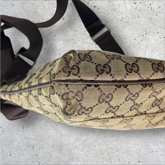 Gucci Beige and Brown Monogram Shoulder Bag - Picture 4 of 9